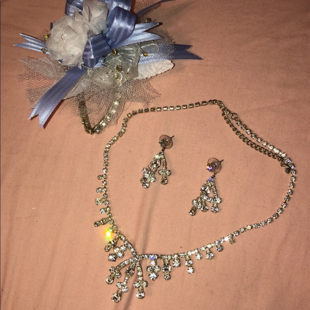 Beautiful necklace and prom bracelet